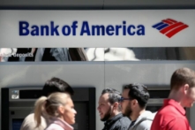Một máy ATM bên ngoài chi nhánh Bank of America ở Chicago hôm 09/04/2019. (Ảnh: Scott Olson/Getty Images)
