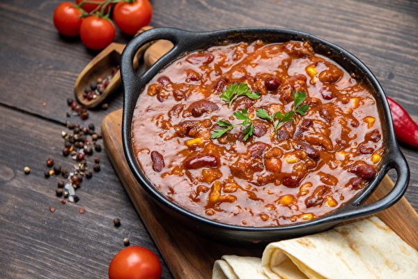 Món thịt hầm cay (Chili Con Carne) có thể được tạo ra vào giữa thế kỷ 19 bởi các chàng cowboy ở Texas trong quá trình chăn bò. (Ảnh: Shutterstock)