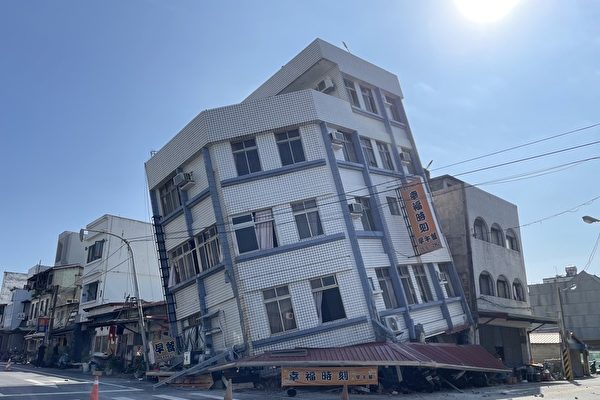 Một trận động đất đã xảy ra ở Hoa Liên, Đài Loan, hôm 03/04/2024. Ảnh chụp một ngôi nhà ở ngã tư phố Bắc Tân và phố Khang Nhạc, tầng một đã bị nghiền nát. (Ảnh: CNA)