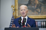 Tổng thống Joe Biden nói chuyện về vụ sập cầu ở Baltimore trong Phòng Roosevelt của Tòa Bạch Ốc hôm 26/03/2024. (Ảnh: Pedro Ugarte/AFP qua Getty Images)