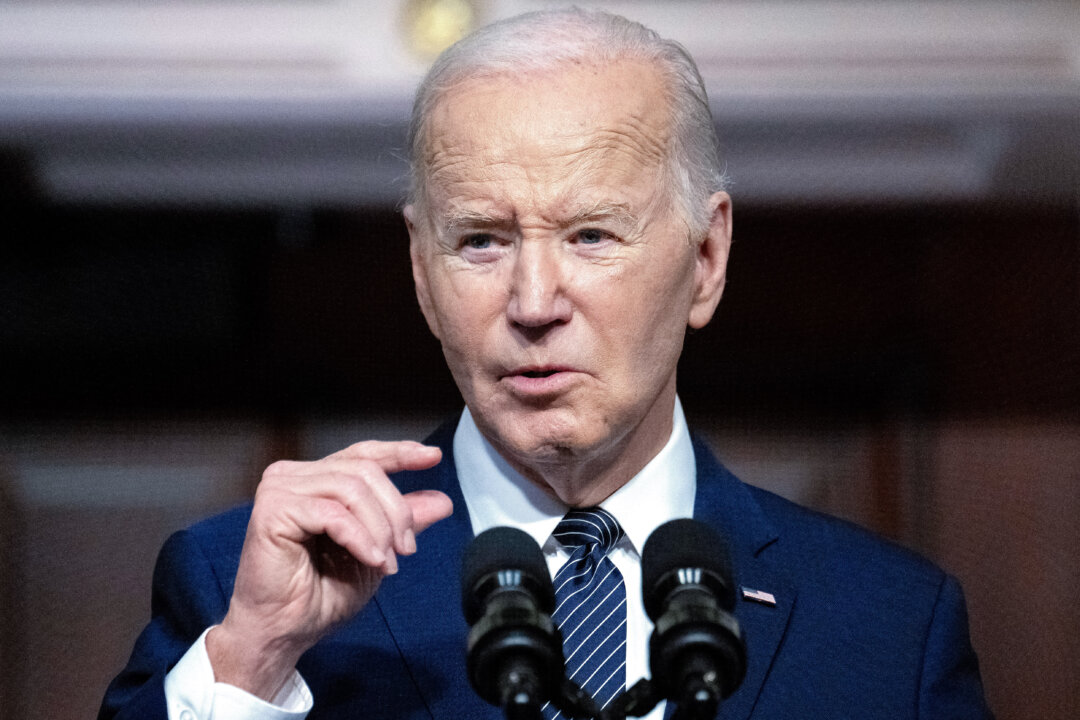 Tổng thống Joe Biden nói tại Phòng Hiệp ước Người Mỹ Bản Địa của Tòa Bạch Ốc, hôm 03/04/2024. (Ảnh: Jim Watson/AFP qua Getty Images)