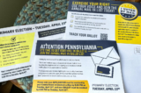Vài tờ ghi danh bỏ phiếu qua đường bưu điện đã được gửi đến cùng một người tại cùng một địa chỉ ở Pennsylvania. (Ảnh: Beth Brelje/The Epoch Times)